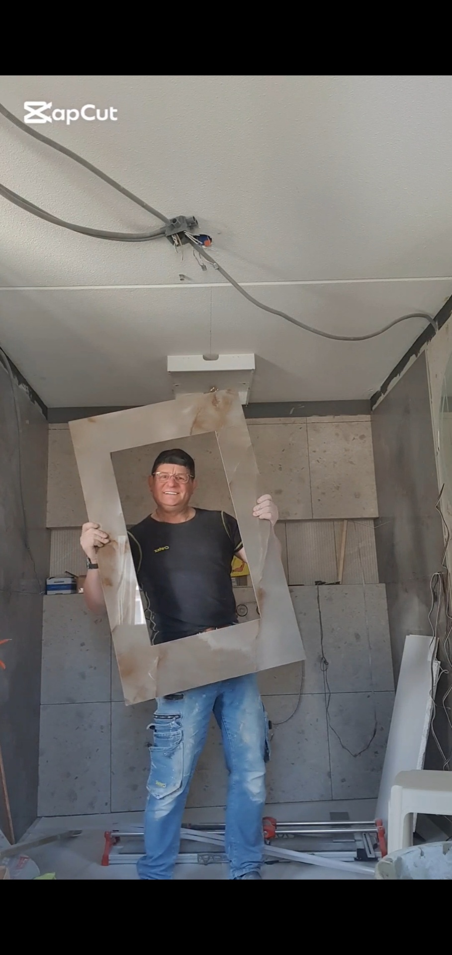 Robert met tegelkader - vakwerk en vakmanschap in Eindhoven